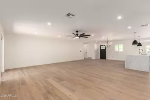 829 E Desert Park Ln, Phoenix, AZ 85020 - Photo 13