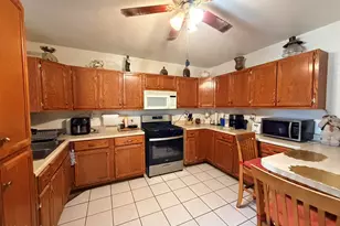 410 W 3rd Pl, Eloy, AZ 85131 - Photo 5