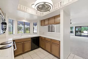406 W Beverly Ln, Phoenix, AZ 85023 - Photo 9