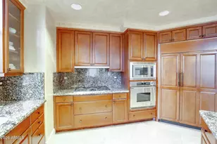 2211 E Camelback Rd, Phoenix, AZ 85016 - Photo 13