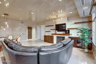 2211 E Camelback Rd, Phoenix, AZ 85016 - Photo 9