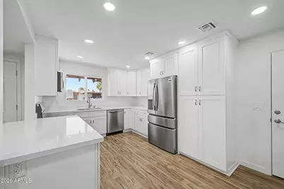 3209 W Becker Lane, Phoenix, AZ 85029 - Photo 9