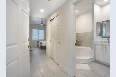 5249 E Shea Boulevard #Unit 115, Scottsdale, AZ 85254 - Photo 3