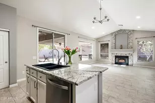 722 W Kelton Ln, Phoenix, AZ 85023 - Photo 17