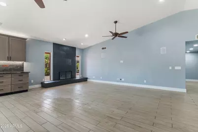 12332 N 71st Lane, Peoria, AZ 85381 - Photo 11