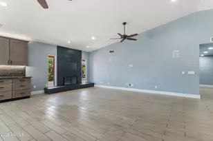 12332 N 71st Ln, Peoria, AZ 85381 - Photo 11