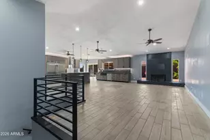 12332 N 71st Ln, Peoria, AZ 85381 - Photo 9