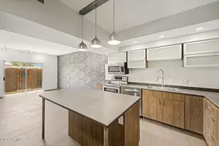 355 E Thomas Rd, Phoenix, AZ 85012 - Photo 3