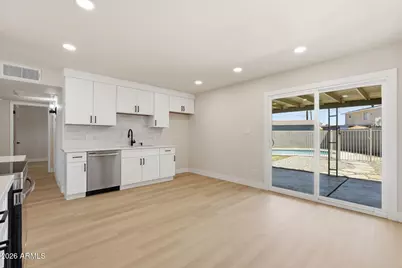 3714 W Echo Lane, Phoenix, AZ 85051 - Photo 11