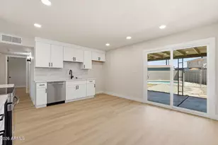 3714 W Echo Ln, Phoenix, AZ 85051 - Photo 11