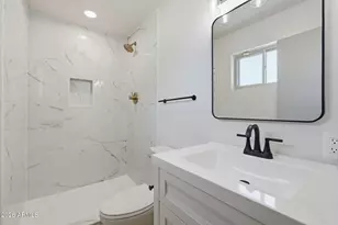 3714 W Echo Ln, Phoenix, AZ 85051 - Photo 23