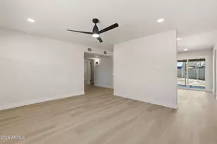 3714 W Echo Ln, Phoenix, AZ 85051 - Photo 9