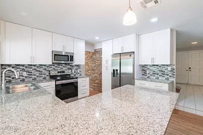 110 W Seldon Lane, Phoenix, AZ 85021 - Photo 11