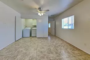 6118 W Hollyhock Dr, Phoenix, AZ 85033 - Photo 3
