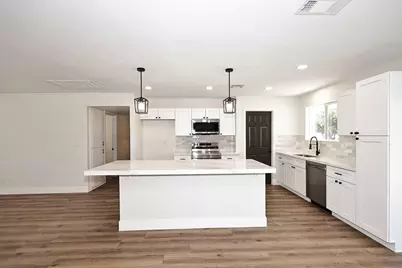 10537 W La Jolla Drive, Sun City, AZ 85351 - Photo 17