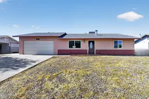 704 E Peppertree Ave, Apache Junction, AZ 85119 - Photo 3