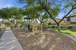2725 E Mine Creek Rd, Phoenix, AZ 85024 - Photo 37