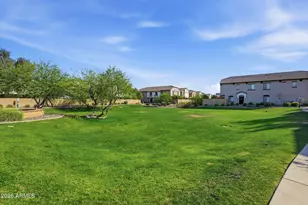 2725 E Mine Creek Rd, Phoenix, AZ 85024 - Photo 33