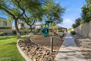 2725 E Mine Creek Rd, Phoenix, AZ 85024 - Photo 35