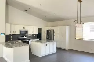 2670 E Hulet Dr, Chandler, AZ 85225 - Photo 7