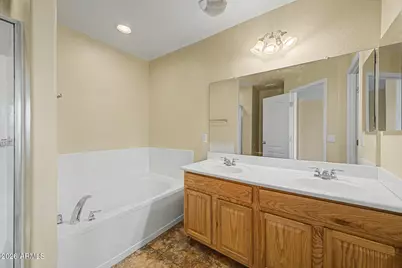 8776 W Dreyfus Drive, Peoria, AZ 85381 - Photo 15