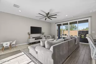 2004 E Park View Ln, Phoenix, AZ 85024 - Photo 9