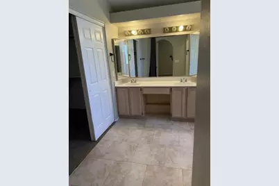 5758 W Drake Court, Chandler, AZ 85226 - Photo 11
