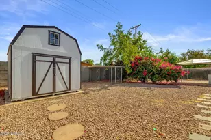 7824 W Mitchell Dr, Phoenix, AZ 85033 - Photo 21