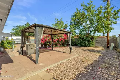7824 W Mitchell Drive, Phoenix, AZ 85033 - Photo 17