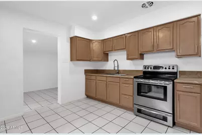 7824 W Mitchell Drive, Phoenix, AZ 85033 - Photo 9