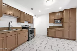 7824 W Mitchell Dr, Phoenix, AZ 85033 - Photo 7