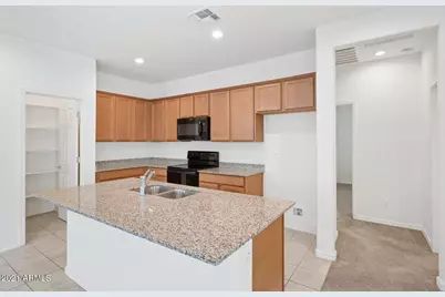 10826 W Polk Street, Avondale, AZ 85323 - Photo 9