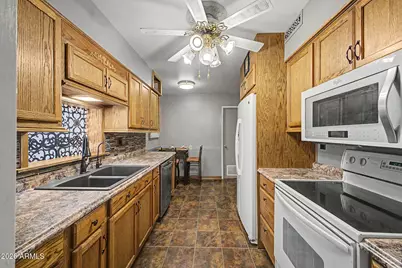10853 W Santa Fe Drive, Sun City, AZ 85351 - Photo 17