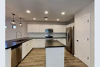 7218 S 37th Drive, Phoenix, AZ 85041 - Photo 3