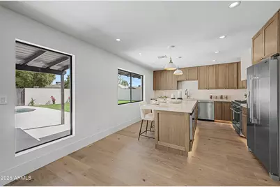 8008 E Whitton Avenue, Scottsdale, AZ 85251 - Photo 13