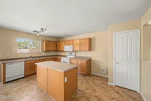 15940 W Crocus Dr, Surprise, AZ 85379 - Photo 13