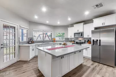 1042 W Newport Beach Drive, Gilbert, AZ 85233 - Photo 3