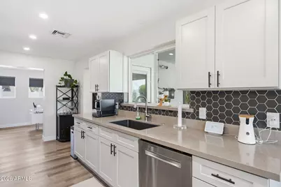 4845 E Fairmount Avenue, Phoenix, AZ 85018 - Photo 13