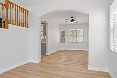 18024 W Maui Lane, Surprise, AZ 85388 - Photo 9