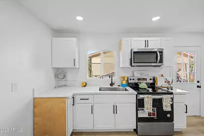 5846 W Cheery Lynn Road, Phoenix, AZ 85031 - Photo 27