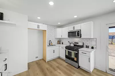 5846 W Cheery Lynn Road, Phoenix, AZ 85031 - Photo 13