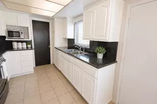 6411 W Verde Ln, Phoenix, AZ 85033 - Photo 15