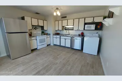 3418 W Mandalay Lane, Phoenix, AZ 85053 - Photo 9