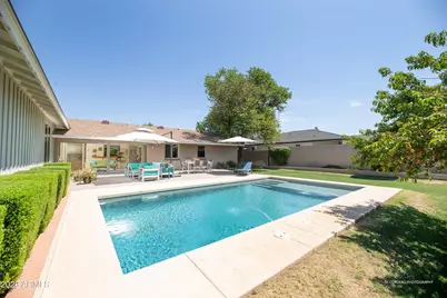 821 E Desert Park Lane, Phoenix, AZ 85020 - Photo 37