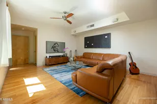 821 E Desert Park Ln, Phoenix, AZ 85020 - Photo 11