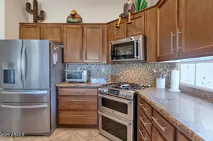 41734 N Maidstone Ct, Phoenix, AZ 85086 - Photo 11