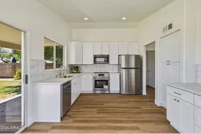 4705 E Desert Wind Drive, Phoenix, AZ 85044 - Photo 9