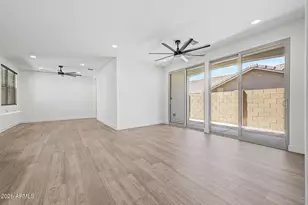 3834 E Branham Ln, Phoenix, AZ 85042 - Photo 9