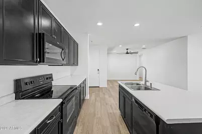 3834 E Branham Lane, Phoenix, AZ 85042 - Photo 11