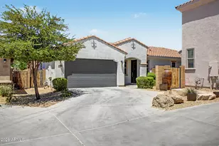 3834 E Branham Ln, Phoenix, AZ 85042 - Photo 1